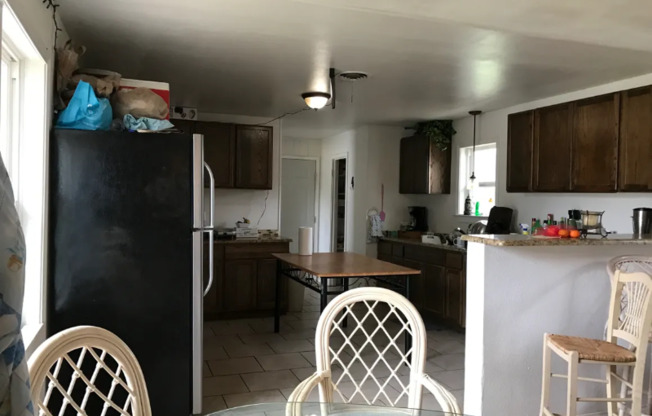 4 beds, 2 baths, 2,400 sqft, $2,550