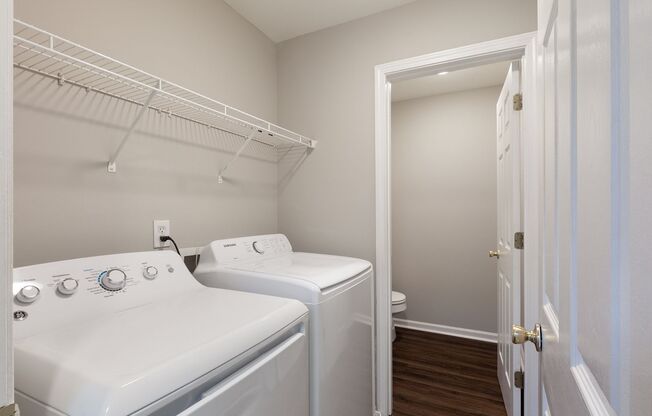 3bd/2ba Duplex Unit w/ Garage in Ideal Location!