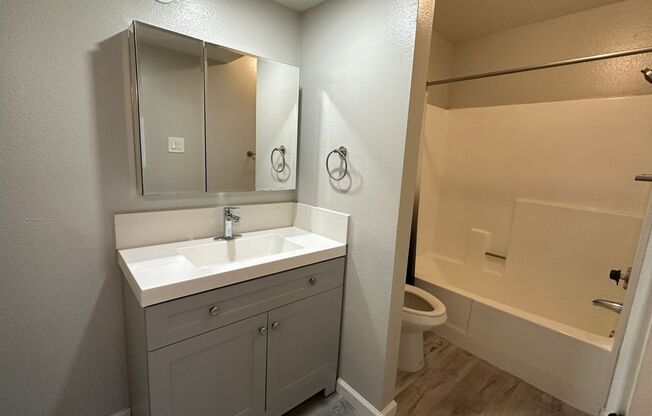 1 bed, 1 bath, 633 sqft, $1,540, Unit 240