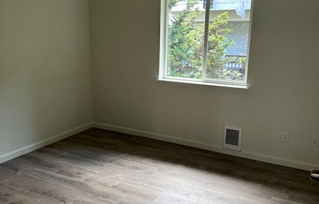 2 beds, 1 bath, 700 sqft, $1,200, Unit 221