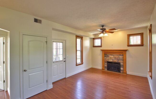 1 bed, 1 bath, 615 sqft, $1,365, Unit CL - 3315