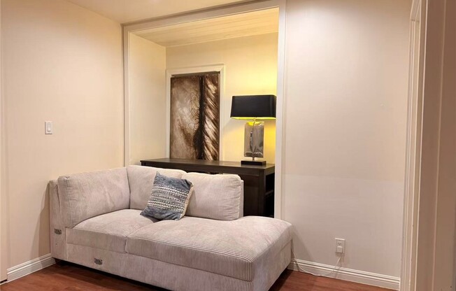 2500 Benedict Canyon Dr