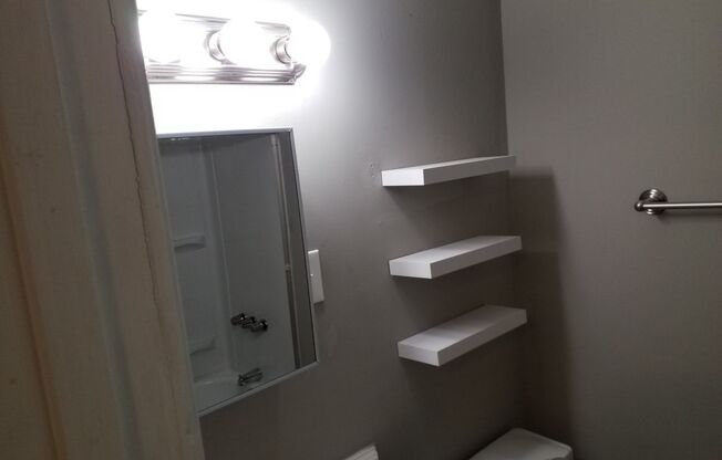 Studio, 1 bath, 800 sqft, $725, Unit 4D