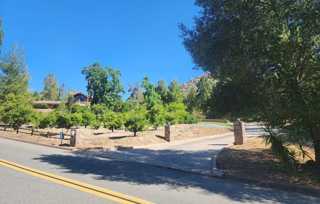 Luxury 5 Bedroom Home in Palo Verde Ranch