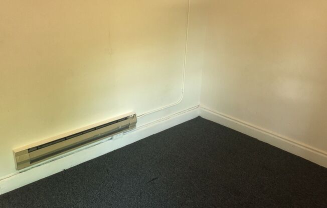 2 beds, 1 bath, $810, Unit G-2