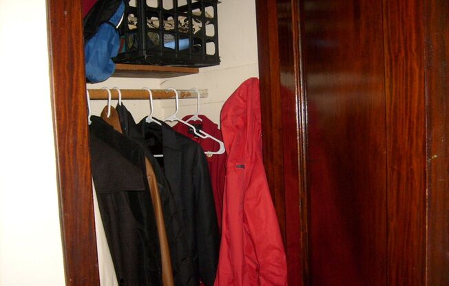 Studio, 1 bath, 450 sqft, $1,140, Unit Unit #D