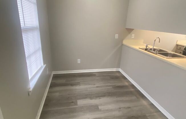 1 bed, 1 bath, 800 sqft, $700, Unit Unit 3