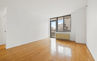 520 W 23 ST