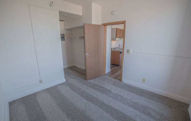 1 bed, 1 bath, 295 sqft, $555, Unit 520