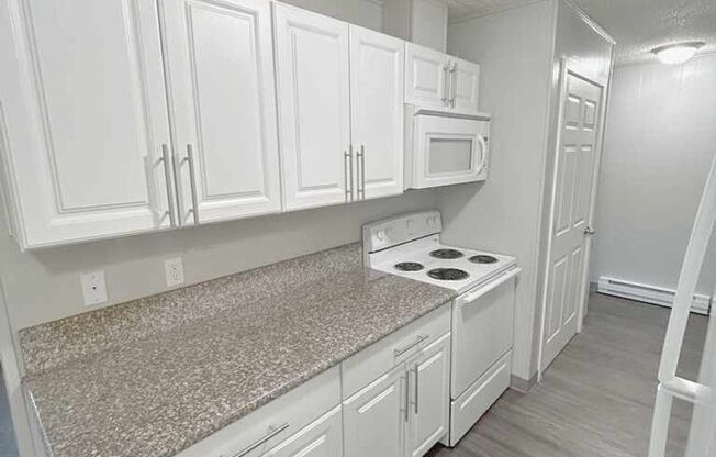 2 beds, 1 bath, 700 sqft, $1,625, Unit B10