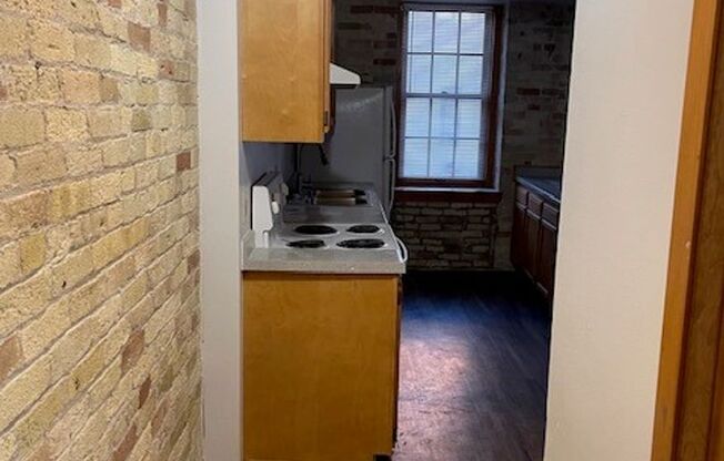 1 bed, 1 bath, 653 sqft, $1,050, Unit 120