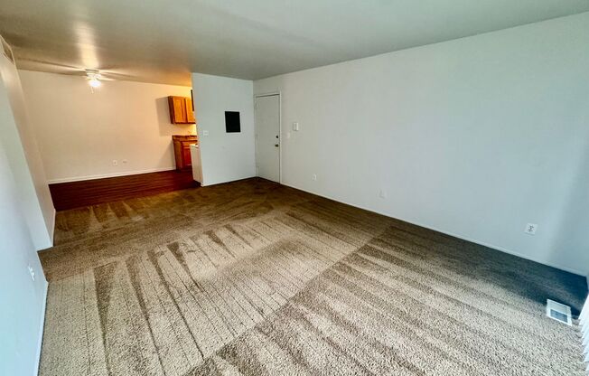 2 beds, 1 bath, 850 sqft, $1,295, Unit 301