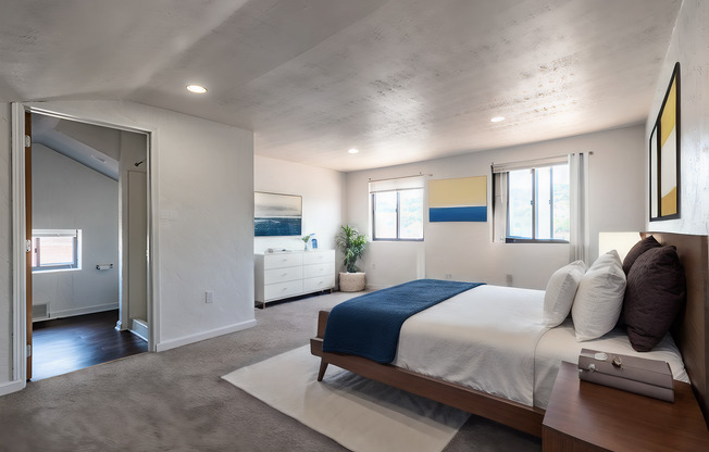 2322 E Carson Street