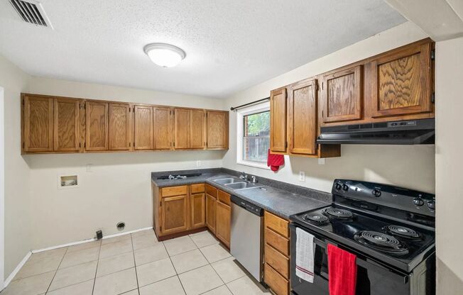 3 beds, 1 bath, $1,175