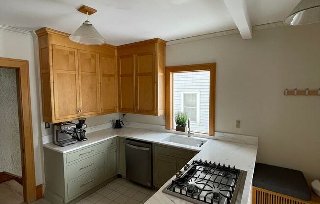 Linden Hills Single Family Home, 2 Car Garage, Newly Renovated Kitchen, Avail Aug-Sept