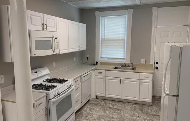 3 beds, 1 bath, 1,152 sqft, $1,550