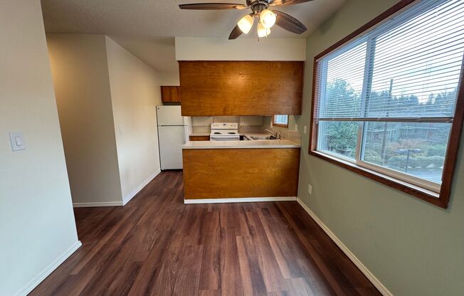 2 beds, 1 bath, 740 sqft, $1,525, Unit 10