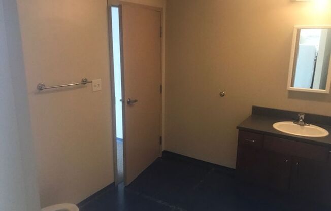 1 bed, 1 bath, 650 sqft, $1,405, Unit 303