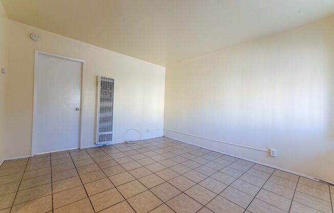 1 bed, 1 bath, 600 sqft, $1,700, Unit 352B