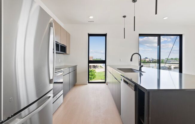 2 beds, 2 baths, 966 sqft, $2,450, Unit 321