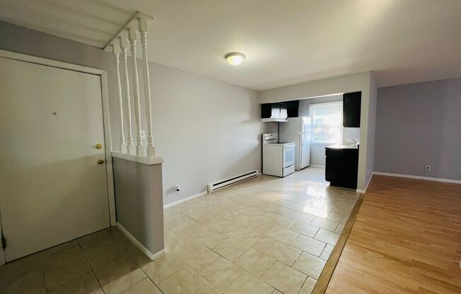 2 beds, 1 bath, $1,300, Unit 4000-204