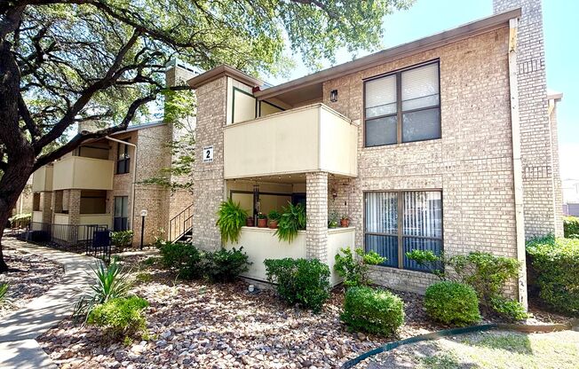**APPLICATION RECEIVED** BEAUTIFUL Upstairs One Bedroom / One Bath CONDO!