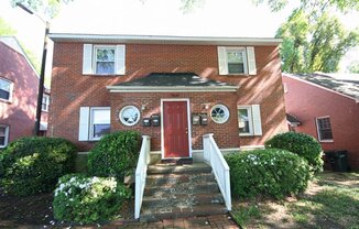 1404 W CHAPEL HL ST