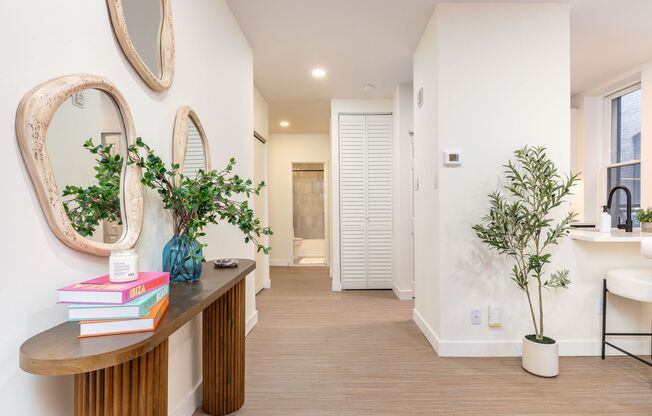 2 beds, 1 bath, 729 sqft, $2,016, Unit A-302