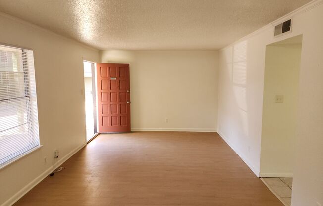 2 beds, 1 bath, 900 sqft, $1,299, Unit LAW15-113