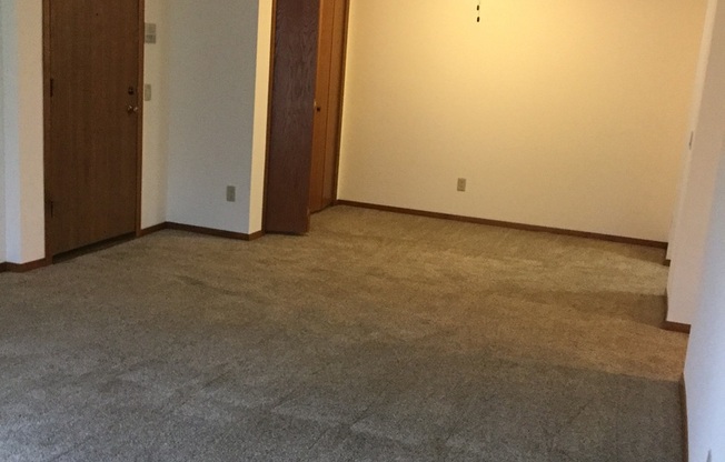 2 beds, 1 bath, 965 sqft, $1,695, Unit 7717CC