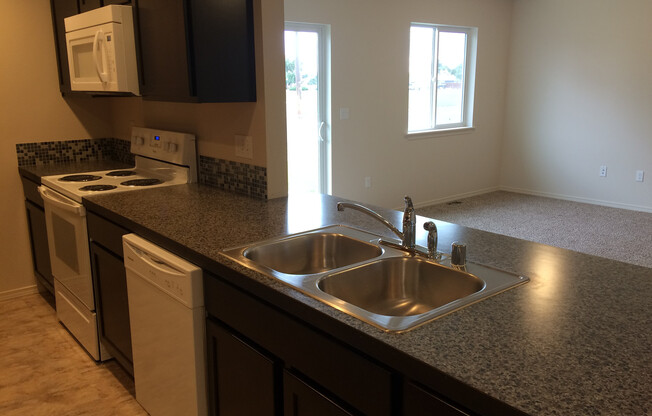 Large 2 Bedroom, 2 Bath Duplex
