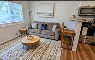 Modern 1 Bedroom in East Davenport