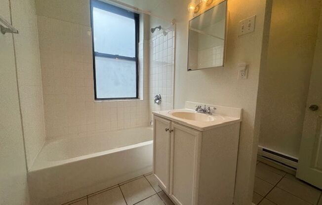 1 bed, 1 bath, 410 sqft, $1,599, Unit 3510 Louisa St. #07