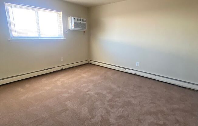 1 bed, 1 bath, 725 sqft, $1,295, Unit H10