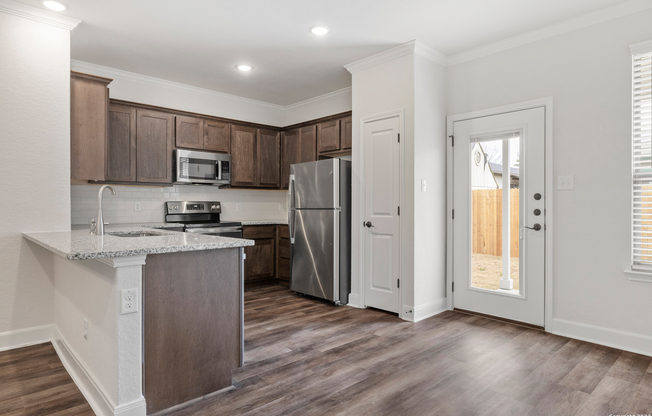 2307 LYNWOOD BND