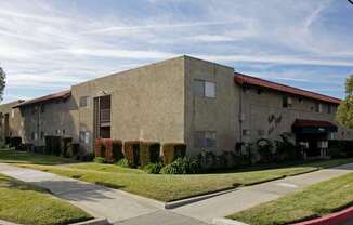 Quiet Senior Living in Ontario, California at Villa Plaza Senior Living