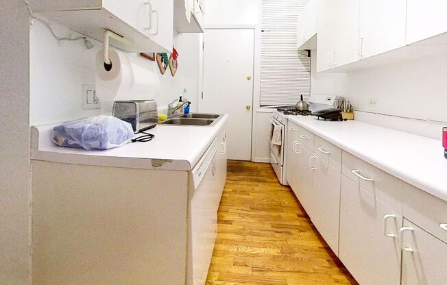 2 beds, 1 bath, 890 sqft, $2,600, Unit 1333 1B