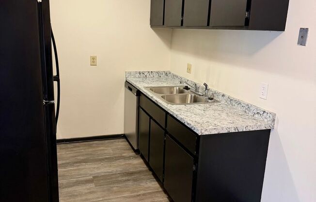 2 beds, 1.5 baths, 1,050 sqft, $1,300, Unit 7720-109