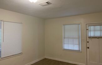 2 beds, 1 bath, $1,300