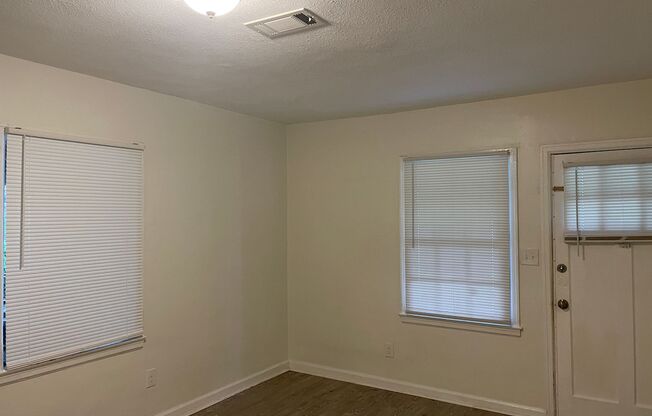 2 beds, 1 bath, $1,300