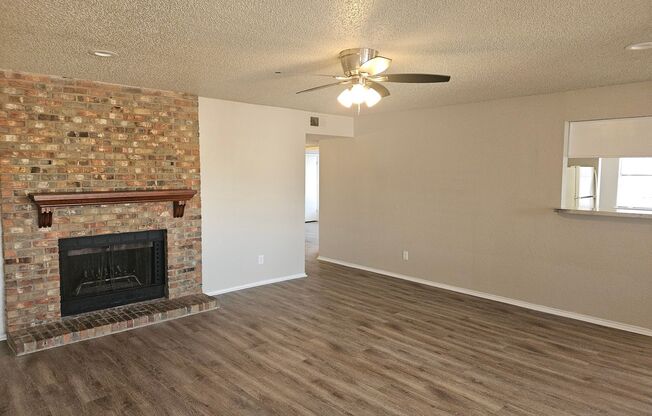 Nice upstairs 4 plex unit in North Richland Hills