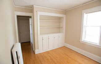 8/16 - $1175- 1 BR Close to UWM - Includes Heat & Electricity - 3000 N Oakland