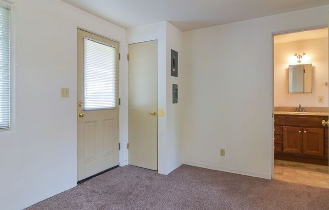 1 bed, 1 bath, $1,050, Unit 751