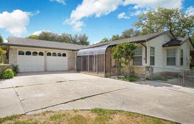 Modern 4-Bedroom House Near Leon Valley