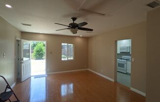 2 beds, 1 bath, 800 sqft, $1,795, Unit Back House