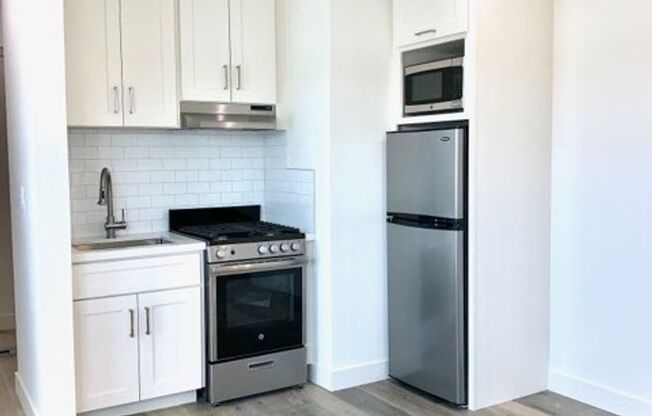 Studio, 1 bath, 220 sqft, $2,175, Unit D9