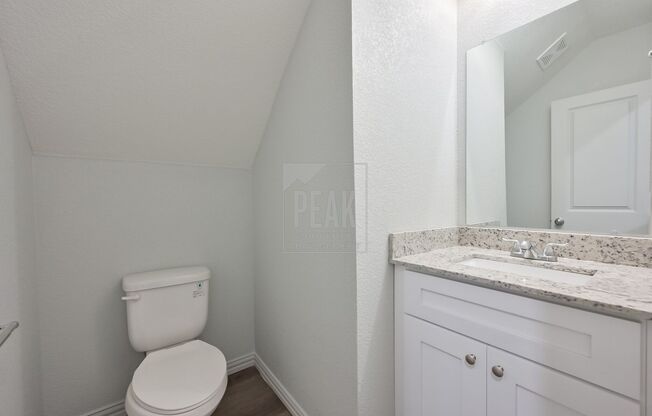 Chic Urban Living: Stylish 2BR Townhome with 15 Minutes from Downtown Fort Worth Stockyards!