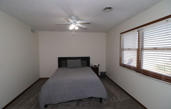 3 beds, 2 baths, $1,650