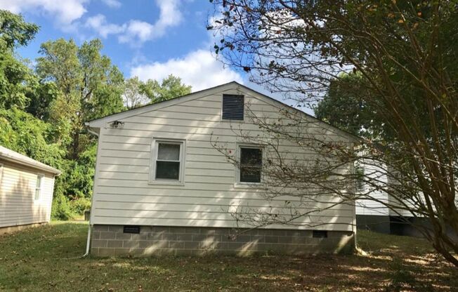 3 bedroom house on quiet dead end! All electric, Cental Ac, hardwoods and Laundry provided!