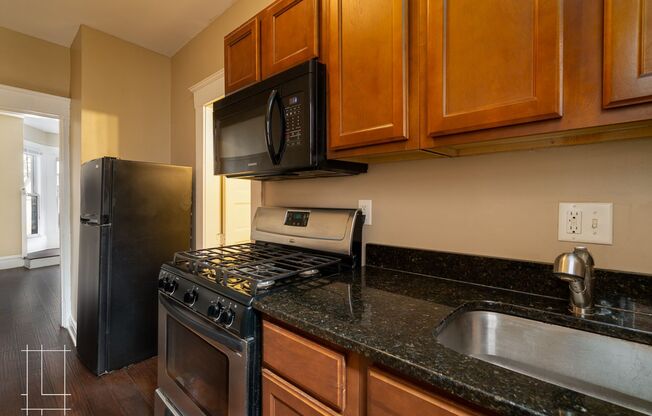 Studio, 1 bath, $925, Unit 1188.5 N. High St. Apt. 2